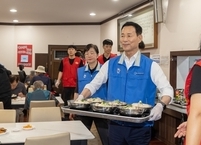 익산시, 취약계층 건강한 여름나기 돕기 위한 ‘다이로움 밥차’ 삼계탕 배식 봉사 전개