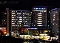 박능후 보건복지부 장관, 서울대병원 선별진료소 방문.... 의료진 격려