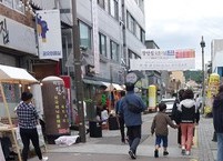 해가 기울어진 저녁나절 열린 2022 전주 동문거리 축제