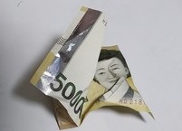 구겨진 5만 원짜리 지폐