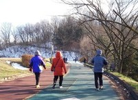 춥다고 웅크리고 있지 말자