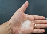 천연 두피 스케일링 효과 탁월한 소금 삼푸 효능과 사용 방법