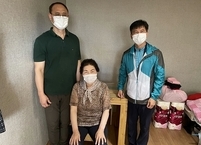 ‘그루터기’, 남노송동 거주 독거노인에 직접 만든 식탁·의자 후원