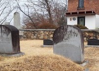 전주 선교사 묘역 앞에 서서