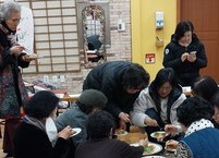봄을 찾아 나선 사람들