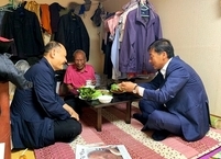 전춘성 진안군수, 독거어르신 챙겨... 가정 방문 후 식사 대접까지