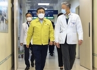 권덕철 보건복지부장관, 코로나19 협력방안 논의위해 서울대병원 찾아
