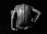테스형! 편견으로 가득 차 계속 흑역사를 만드는데, 왜 우리는 그걸 모르죠?