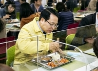 익산시,  코로나19 예방 적극 동참 구내식당 칸막이 설치