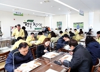 완주군, 청사 내 구내식당에 투명 칸막이 설치