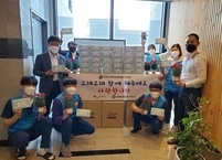 전주시 의료민간단체, 통합돌봄 대상 노인에 건강기원 카네이션 전달