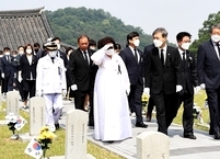 제65회 현충일 추념식 전북 전역에서 열려....코로나19 확산 방지를 위한 최소인원만 참석