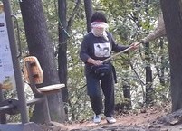 아침마다 공원을 청소하는 사람