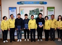 완주군, 코로나19 최전선에서 헌신한 공중보건의사에게 표창장 수여
