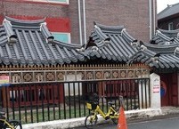전주 한복판에 서 있는 수원백씨 효자 정려각