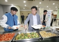 김관영 전북도지사, 전북대 학생들과 ‘천원의 아침밥’함께 해