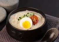 여름철 건강을 위한 최고의 음식 콩국수 효능