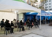 정부, 사회적 거리두기 2주 연장... 26일 0시 기준 코로나19  신규확진자 494명