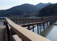 승암산과 기린봉을 안고 있는 아중 호수