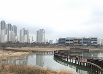 전주시, 기지제 가로지르는 횡단 산책로 완공